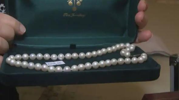 2 liraya kulak temizleme çubuğu aldı içinden çıkanlar şoke  etti - Resim: 4