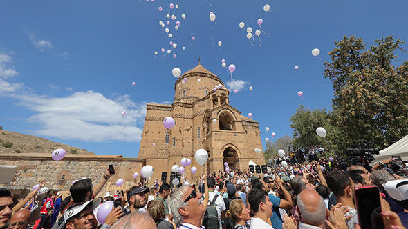 Akdamar Adası'nda 3 yıl aradan sonra ayin! Bakan Ersoy'dan sıcak mesajlar - Resim: 4