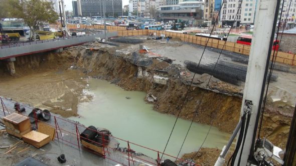 Sağanak Taksim'i bu hale getirdi - Resim: 3