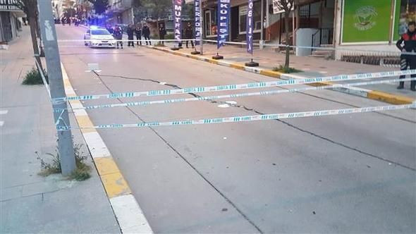 Esenyurt'da oluşan çatlaklar nedeniyle 30'dan fazla bina boşaltıldı - Resim: 1