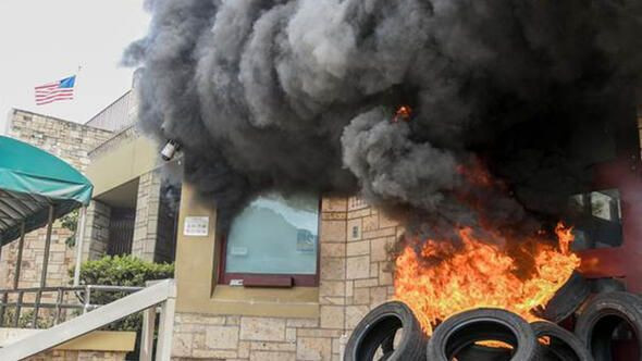 Honduras'ta ABD Büyükelçiliği önünde tehlikeli olaylar - Resim: 1