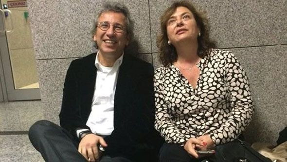 Pasaportuna el konulan Can Dündar'ın eşi Dilek Dündar, yurt dışına çıktı - Resim: 3
