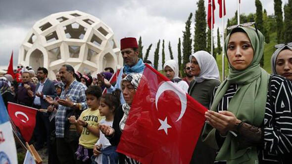 15 Temmuz Şehitler Makamı ziyaretçilerle doldu taştı - Resim: 1