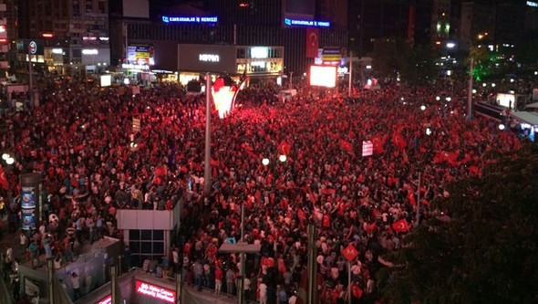 Türkiye bugün de ayakta! Demokrasi nöbeti başladı - Resim: 1