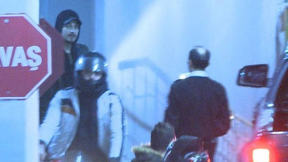 Çağatay Ulusoy hayranlarına kötü haber hastaneye kaldırıldı - Resim: 3