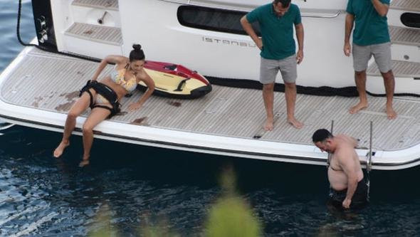 Cem Yılmaz'ın "Yatakta kopuyorduk" diyen sevgilisi hamile - Resim: 4