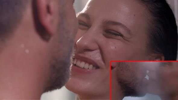 Bu sahnelerle döndü çok konuşulacak duştaki öpüşme sahnesi olay - Resim: 1