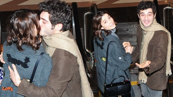 Aşk Laftan Anlamaz'ın Murat'ı dudak dudağa yakalandı - Resim: 1