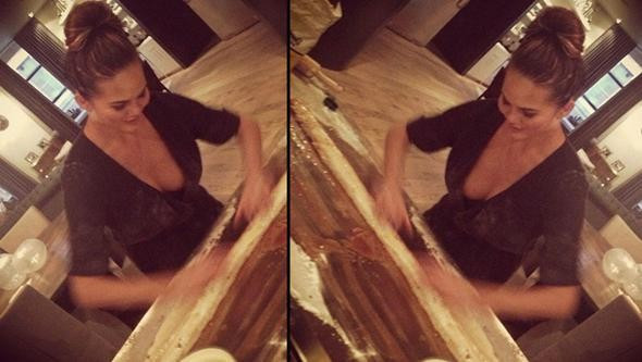 Cansu Taşkın'ın kahvaltı hazırlarken giydiği kıyafete bakın - Resim: 1