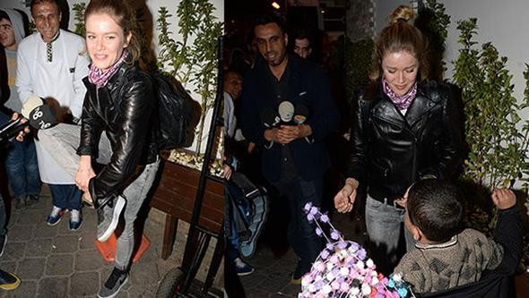 Burcu Biricik sokak satıcısı çocuğa kıyamadı - Resim: 1