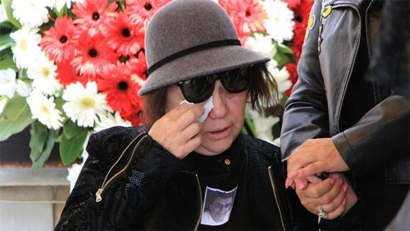 Nazan Öncel'in çifte kaybı daha fazla dayanamadı! - Resim: 3