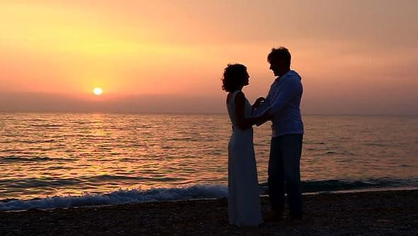 Aşk iddialarını yalanmamışlardı ama... Tuba Büyüküstün'e bakın - Resim: 1