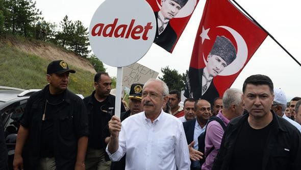Adalet Yürüyüşü'ndeki Kılıçdaroğlu fena düştü - Resim: 1