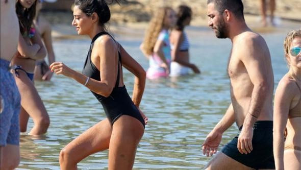 Arda Turan ve sevgilisi Mikonos'ta  - Resim: 1
