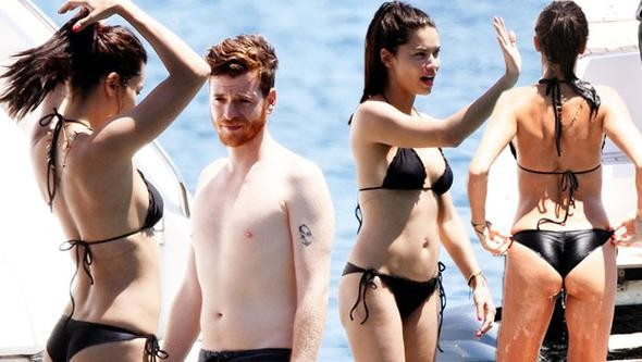 Adriana Lima Bodrum sahillerinden esti geçti! - Resim: 1