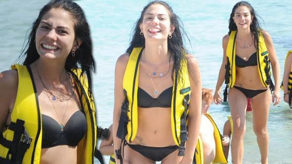 Dizideki ve  gerçek ablasıyla tatile çıktı - Resim: 1