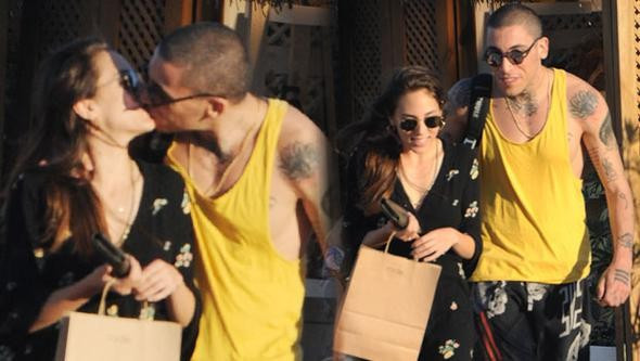 Öykü Karayel ile Can Bonomo tatilde fena yakalandı  - Resim: 2