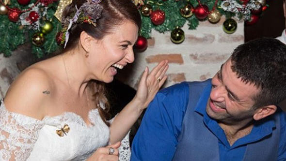 Motor kuryesi ile evlenen bile var! İşte ünlülerin evlilik fotoğrafları - Resim: 4