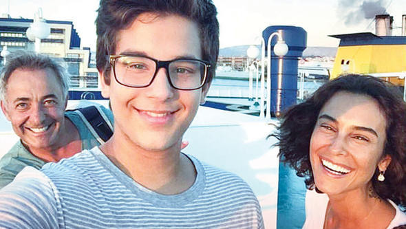 Mehmet Aslantuğ oğlu Can ile aynı sahnede - Resim: 2