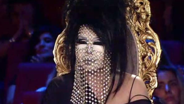 Damga vurdu! Bülent Ersoy programa böyle çıktı olay oldu - Resim: 3