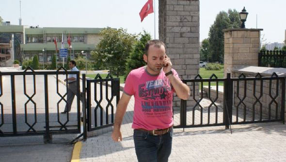 Bebeğinin cesedini koliyle aldı - Resim: 2