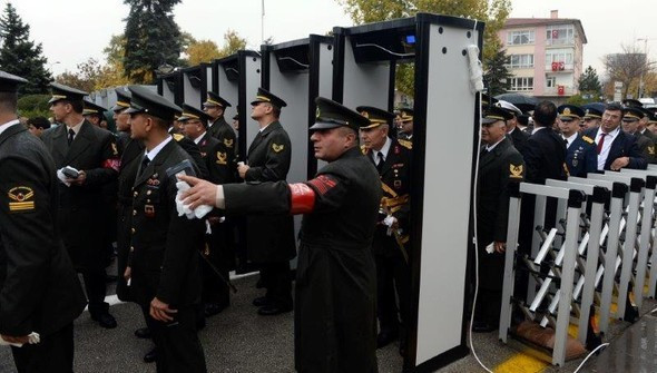 Anıtkabir'de yoğun güvenlik önlemi askerler didik didik arandı! - Resim: 2
