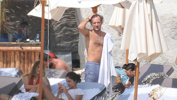 Mirgün Cabas kız arkadaşıyla plajda yakalandı  - Resim: 2