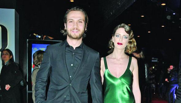 Aras Bulut İynemli eski rol arkadaşı ile evleniyor - Resim: 2