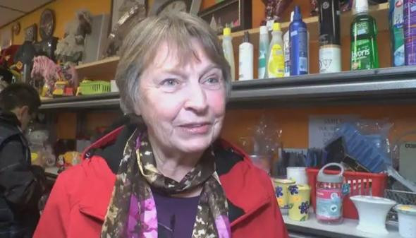 2 liraya kulak temizleme çubuğu aldı içinden çıkanlar şoke  etti - Resim: 1