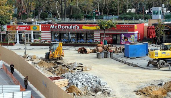 Taksim'de çalışmalar devam ediyor - Resim: 4