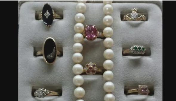 2 liraya kulak temizleme çubuğu aldı içinden çıkanlar şoke  etti - Resim: 3