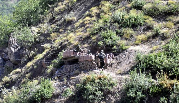 Askeri konvoya bombalı saldırı!  - Resim: 2