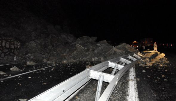 Yola düşen kayalar faciaya sebep oluyordu - Resim: 1