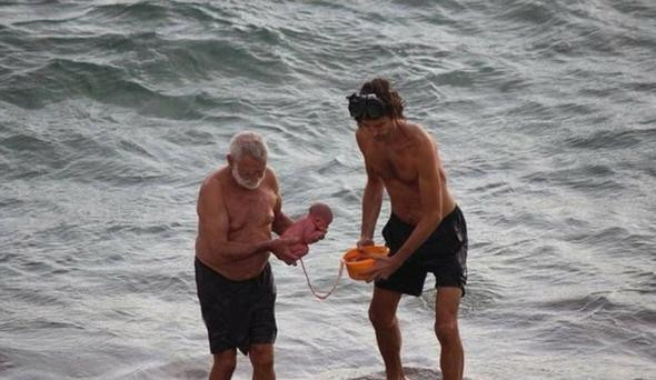 Farkında olmadan balkondan çekti! Rus turist denizde doğurdu - Resim: 3