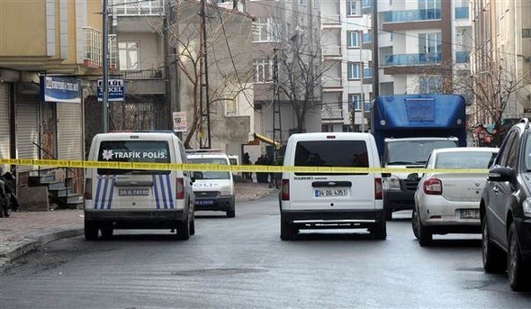 İstanbul Esenyurt'ta polise saldırı olay yerinden ilk görüntüler - Resim: 1