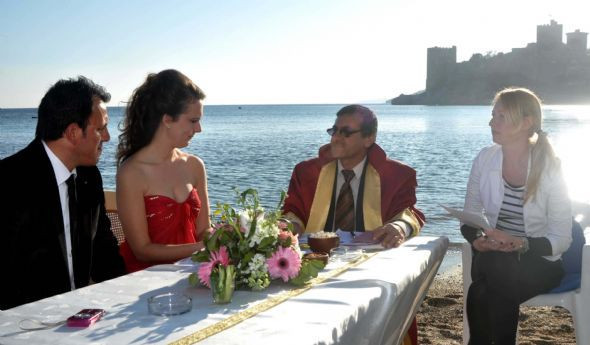 Plajda tanışıp, plajda evlendiler - Resim: 2