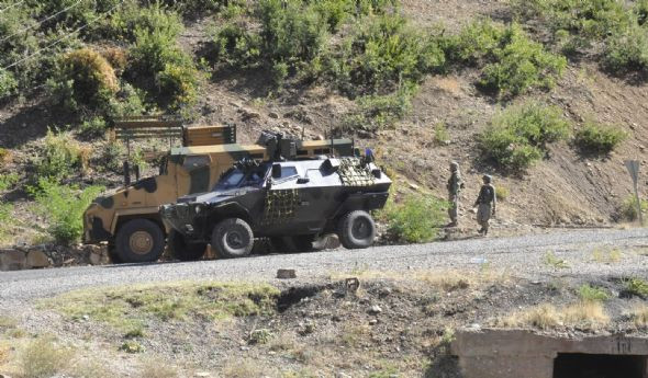 Askeri konvoya bombalı saldırı!  - Resim: 3