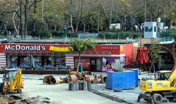 Taksim'de çalışmalar devam ediyor - Resim: 3