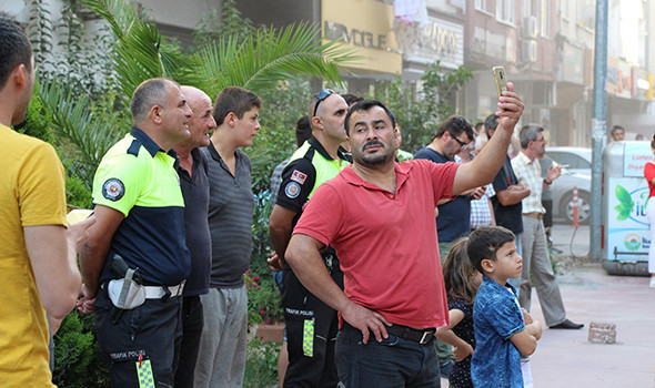 Her şeyi bıraktı: Canlı yayında eşine izletti! - Resim: 4