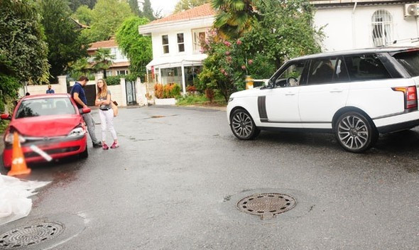 Kıvanç Tatlıtuğ ve Başak Dizer kaza geçirdi - Resim: 4