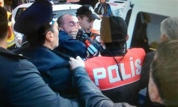 Gerginlik! Müdür kalabalığın arasından çıkıp bağırınca... - Resim: 3