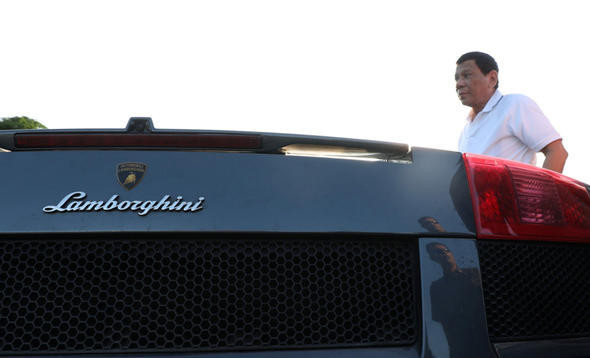 Devlet başkanı lüks araçları böyle parçalattı! - Resim: 2