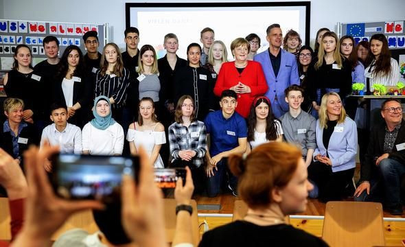 Türk öğrenci Elif Merkel'in katıldığı oturumu yönetti - Resim: 4