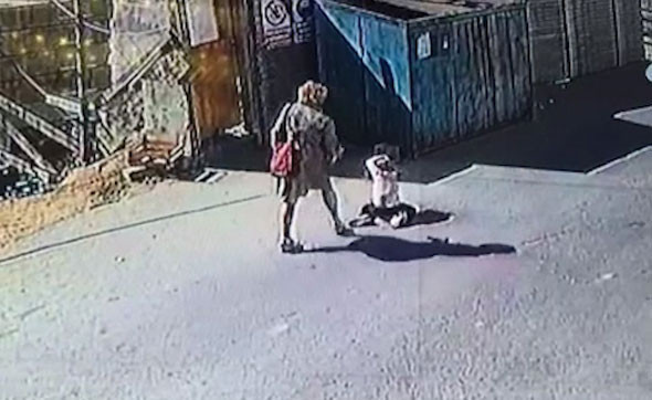 O anne manyak çıktı! Evinden çıkanlara bak... - Resim: 2