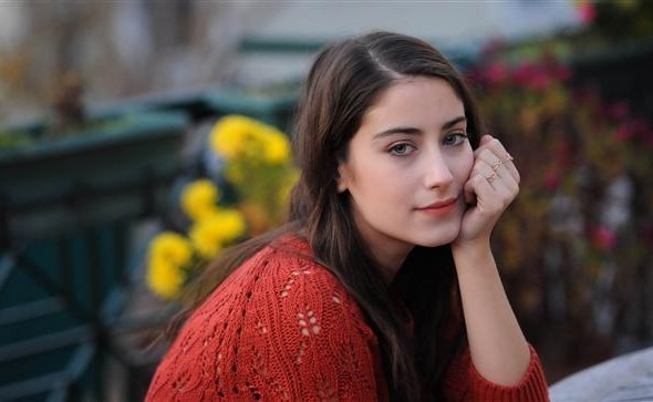 Hazal Kaya hayranlarına müjde geri dönüyor - Resim: 3