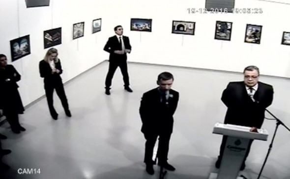 Karlov'u öldüren Mevlüt Altıntaş'ın vurulma anı - Resim: 4