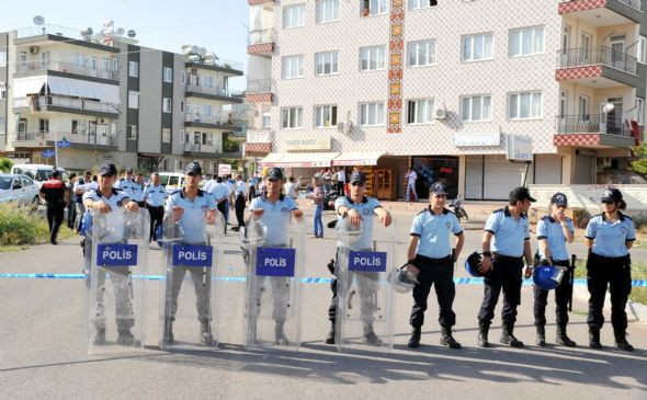 Antalya'da taşlı sopalı 'Beytüşşebap' kavgası - Resim: 2