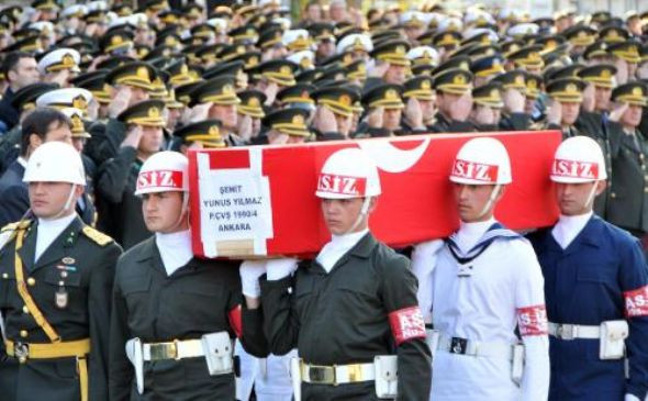 Devletin zirvesi şehit canezesine koştu! - Resim: 2