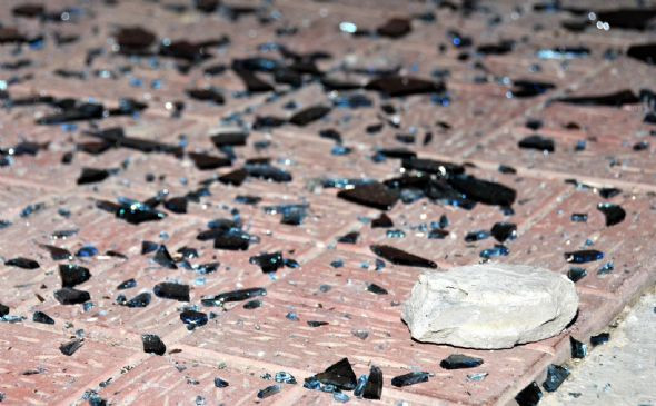 PKK yandaşları liseyi taşladı - Resim: 2