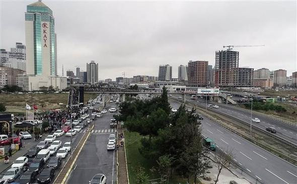  İstanbul Kitap Fuarı'nda hafta sonu yoğunluğu üst geçitler kilitlendi - Resim: 2